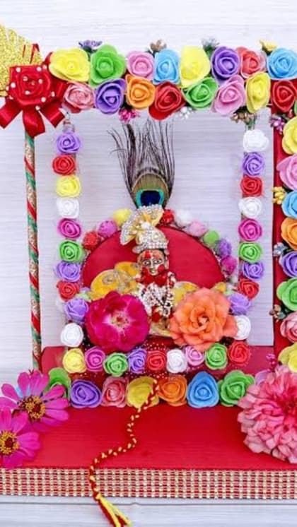 घर पर मना रहे हैं जन्माष्टमी- ऐसे तैयार करें लड्डू गोपाल का झूला