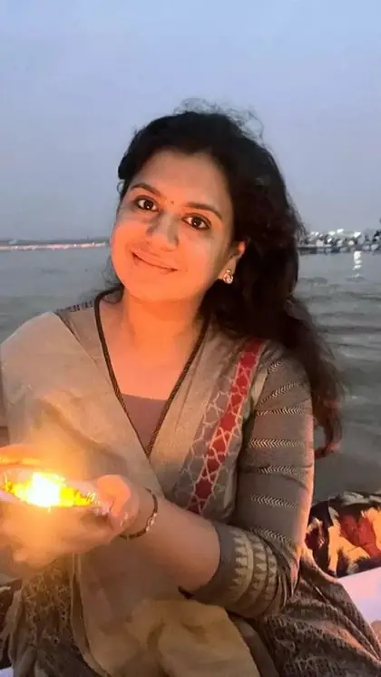 फूलों की बरसात से विदाई समारोह