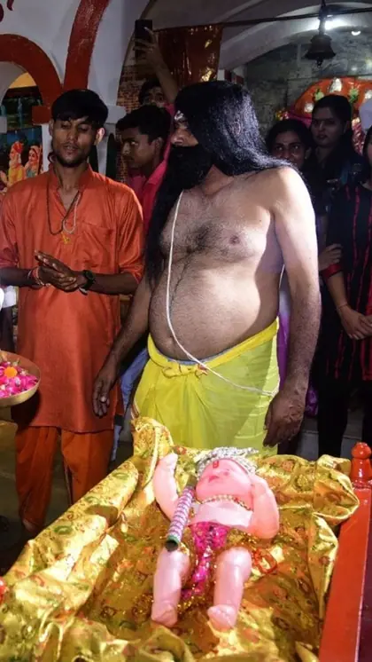 जन्म उपरांत मंदिर में पालने में लेटे बाल गोपाल