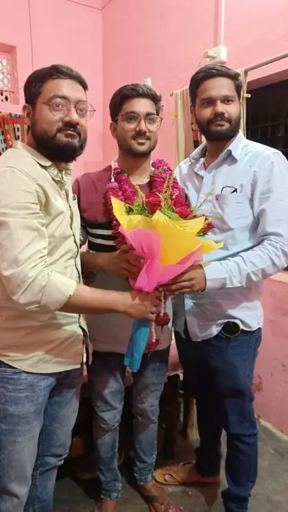अहद ने क़र्ज़ लेकर किया पढाई