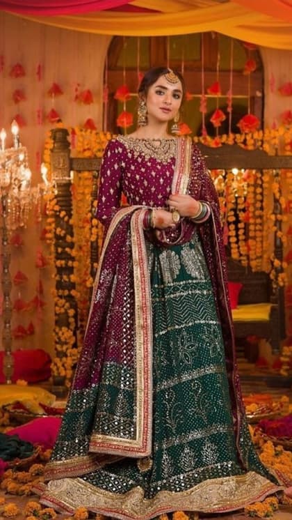 Sequinned और ज़री वर्क लहंगा