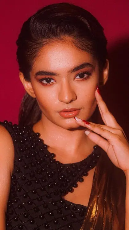 गणेश चतुर्थी पर यंग गर्ल्स पहनें Anushka Shen के ये सलवार-सूट