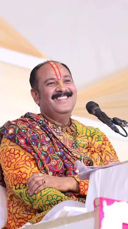 चाहते हैं पितृ दोष से मुक्ति तो करें पंडित प्रदीप मिश्रा का ये उपाय