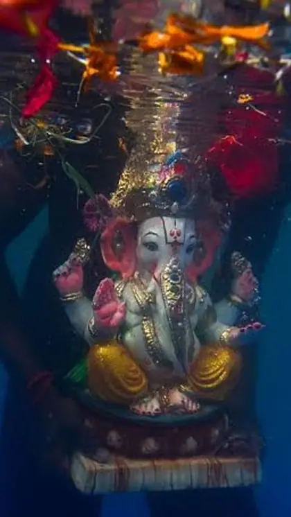 सूरत में डुमस तट पर विसर्जन के दौरान समुद्र में डूबा बच्चा
