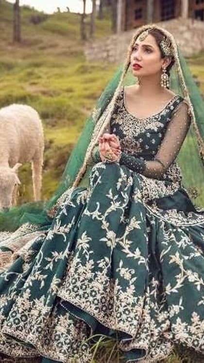 देखते रह जाएंगे पतिदेव जब पहनेंगी Mahira khan के लहंगे