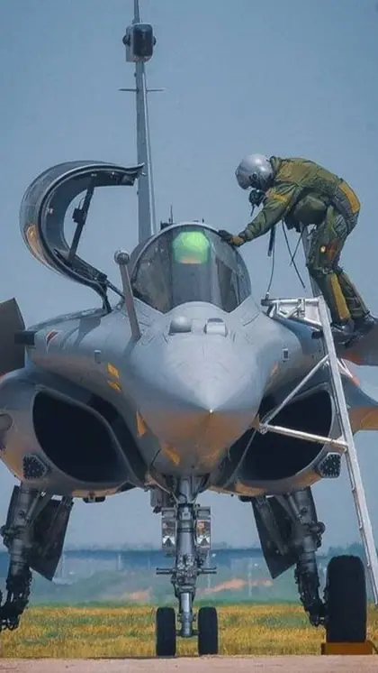 Air Force Day-  गीता के 11वें अध्याय पर काम करती है Indian Airforce