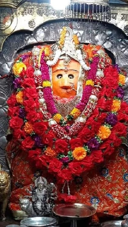 नवरात्रि में होती है श्रद्धालुओं की भीड़