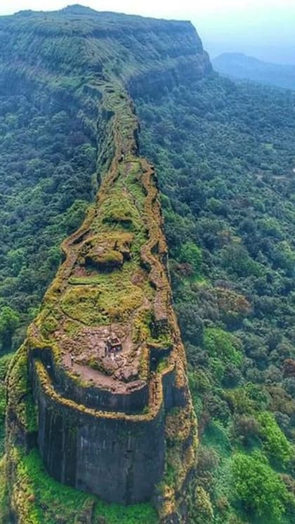 महाराष्ट्र के माथेरान और पनवेल के बीच मौजूद प्रबलगढ़ किला