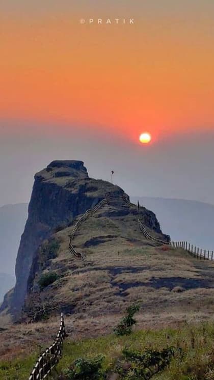 2300 फीट ऊंची खड़ी पहाड़ी पर बना है प्रबलगढ़ किला