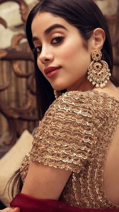घर पर पाएं Janhvi Kapoor जैसा निखार, 5 स्टेप में करें Homemade फेशियल