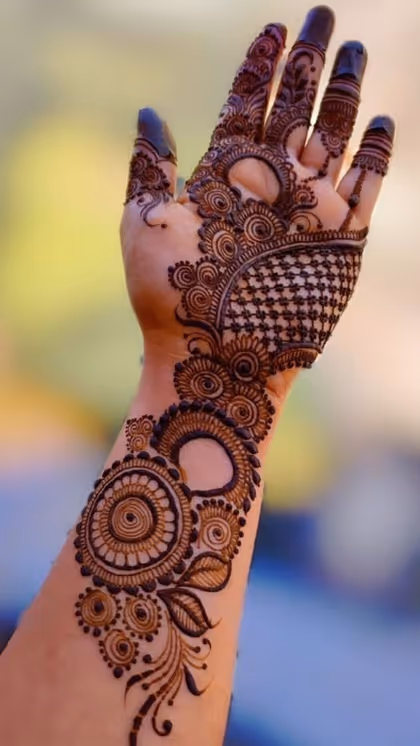 Karwa Chauth पर वर्किंग वुमेन मिनटों में लगाएं 8 डिजाइनर मेहंदी डिजाइन