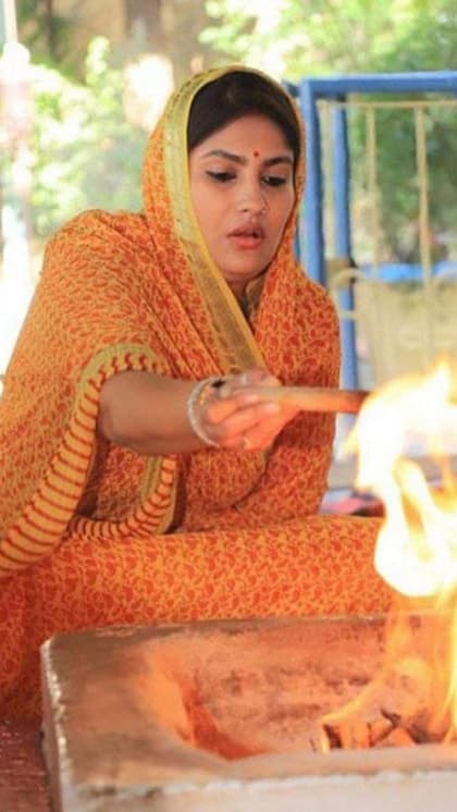 मां की जगह उपचुनाव में बनी थीं विधायक