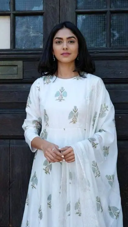 व्हाइट अनारकली