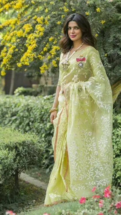 लाइम ग्रीन साड़ी