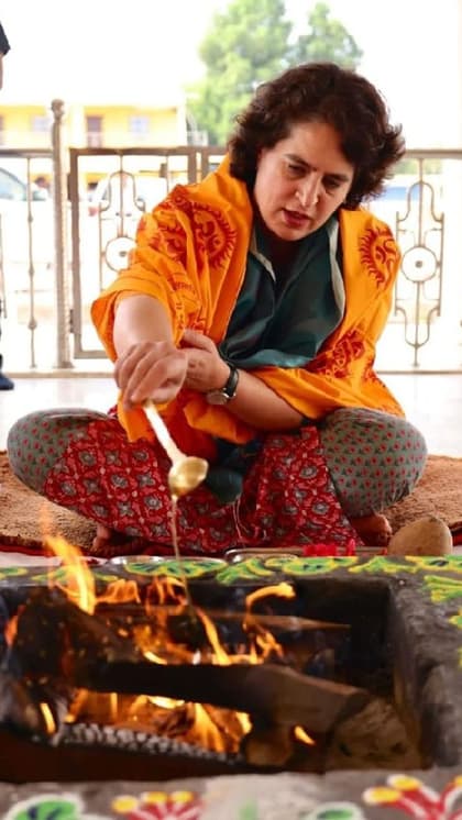 प्रियंका गांधी को किसने सिखाया गायत्री मंत्र? भीड़ के सामने खोला राज