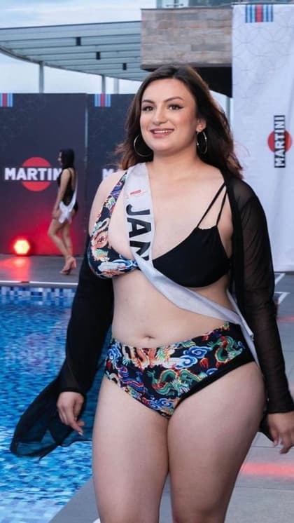 ट्यूशन पढ़ाती थी ये मॉडल, मिस यूनिवर्स कांटेस्ट में प्लस साइज़ की चर्चा