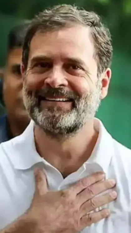 कुली से लेकर बाइक मैकेनिक तक राहुल गांधी के डिफरेंट लुक्स