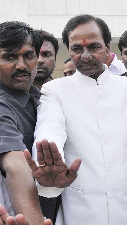 चुनाव में हार के बाद केसीआर के साथ दुर्घटना