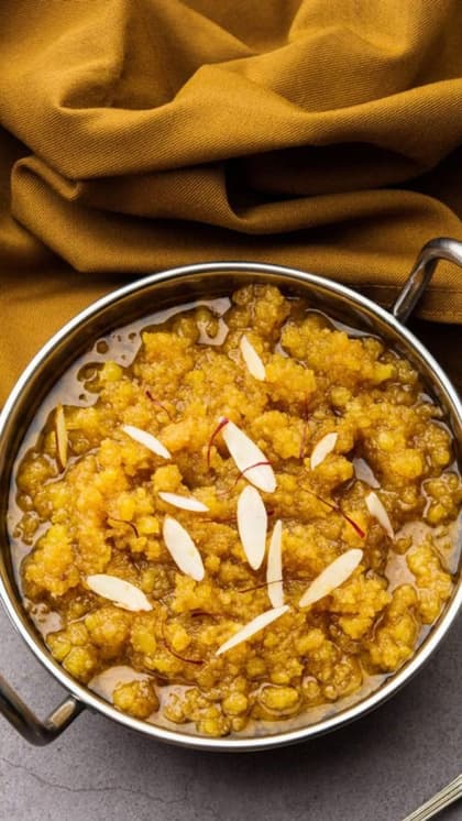 घर पर बनाएं शादियों वाला मूंग दाल हलवा