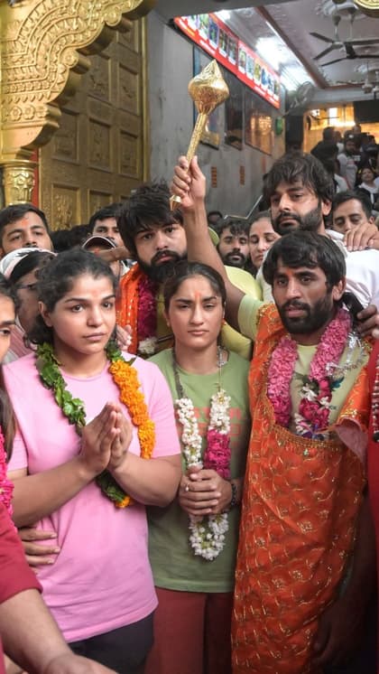 साक्षी के सन्यास से भावुक विनेश फोगाट
