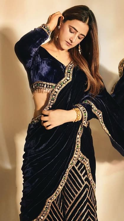रॉयल ब्लू वेलवेट साड़ी