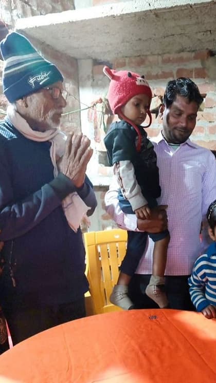 अचानक पहुंचे मीरा के घर