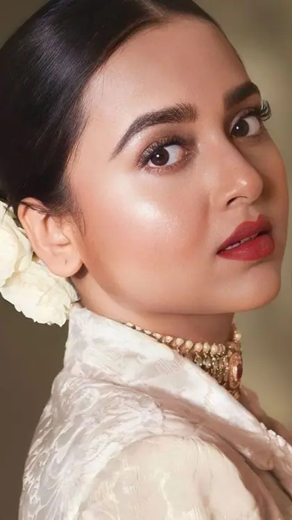 करोड़ों में है तेजस्वी की फीस