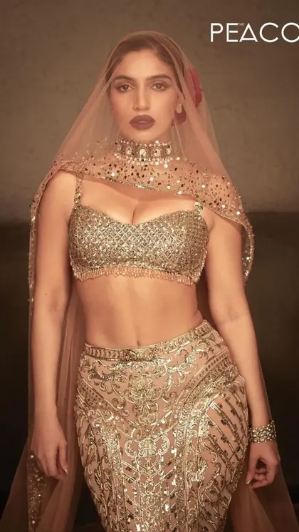 गोल्डन शिमरी ब्लाउज