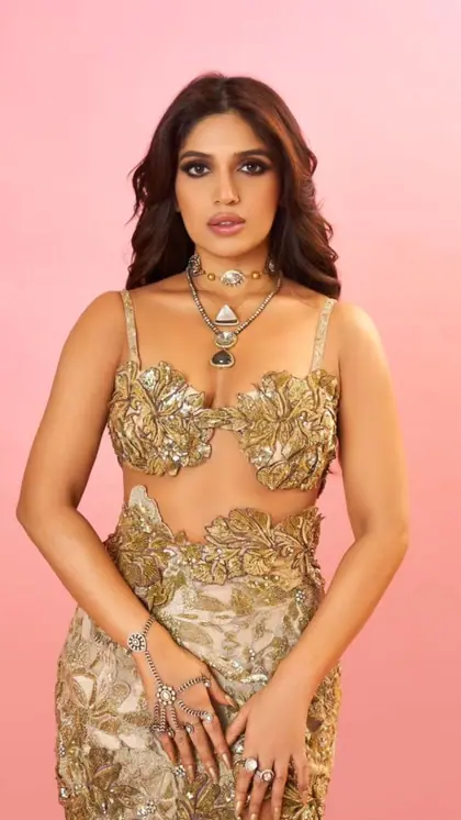 कर्वी फिगर पर Sexy लगेंगे Bhumi Pednekar के 10 ब्लाउज डिजाइन