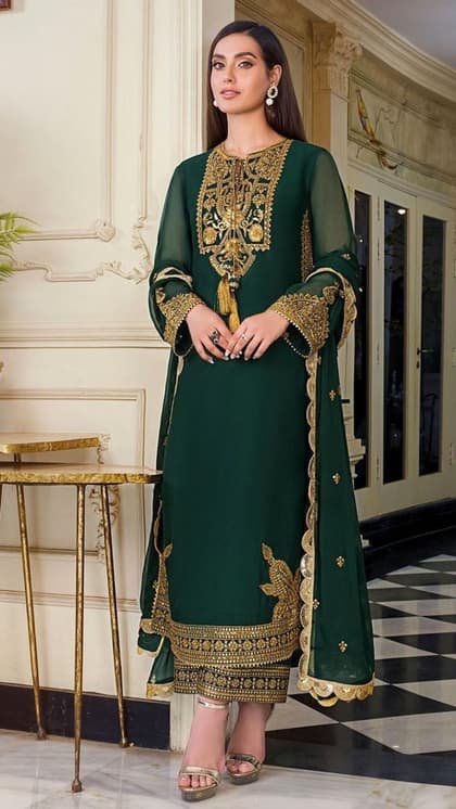 Iqra Aziz  10   | Suno  Chanda Fame Iqra Aziz Dresses Pakistani Suit Design Latest Suit Design For  Lohri 2024 Kxa | MyNation Hindi