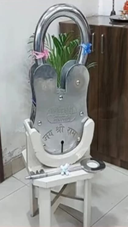 ताला बनाने में सत्यप्रकाश की पत्नी और बेटे ने किया सहयोग