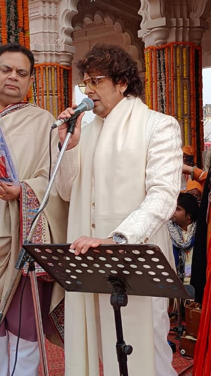 सोनू निगम ने दी प्रस्तुति