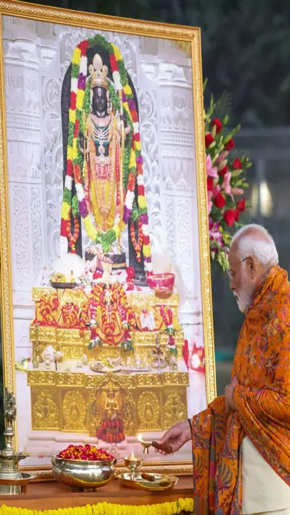प्रधानमंत्री मोदी ने मनाया दीपोत्सव