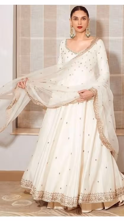 15 अगस्त को दिखेंगी सबसे अलग,स्टाइल करें ऐसे 8 White Salwar Suit
