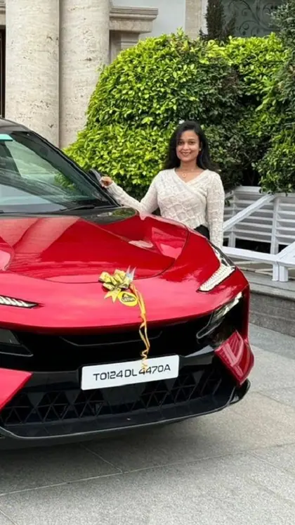 हैदराबाद की लड़की ने खरीदी 1st इलेट्रे SUV कार