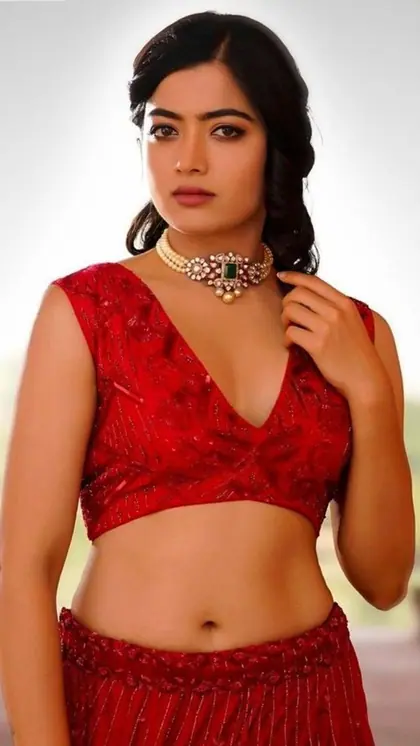 वीनेक ब्लाउज