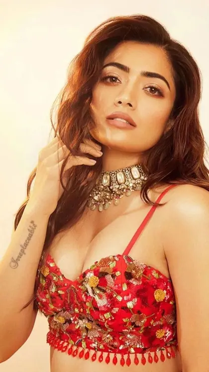पतिदेव हो जाएंगे लट्टू, जब पहनेंगी Rashmika Mandanna के 10 ब्लाउज