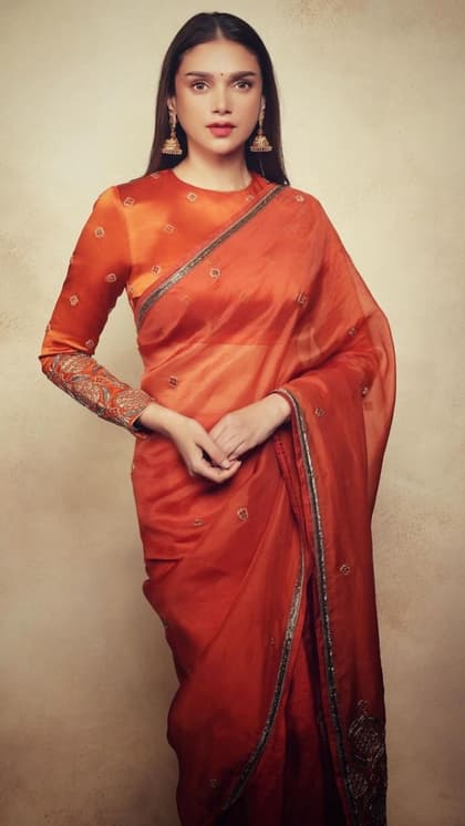 राउंड नेक ब्लाउज