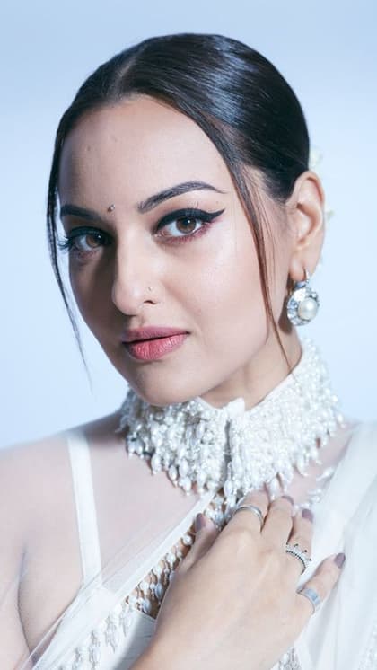 बिना डाइटिंग के हो जाएंगी स्लिम,जानें Sonakshi Sinha की फिटनेस टिप्स