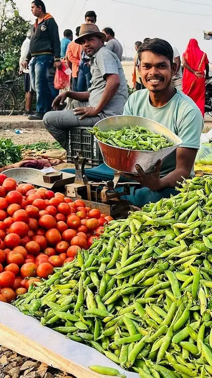 सब्जी बेचकर मशहूर हो गया ये लड़का, लगाया गजब का दिमाग