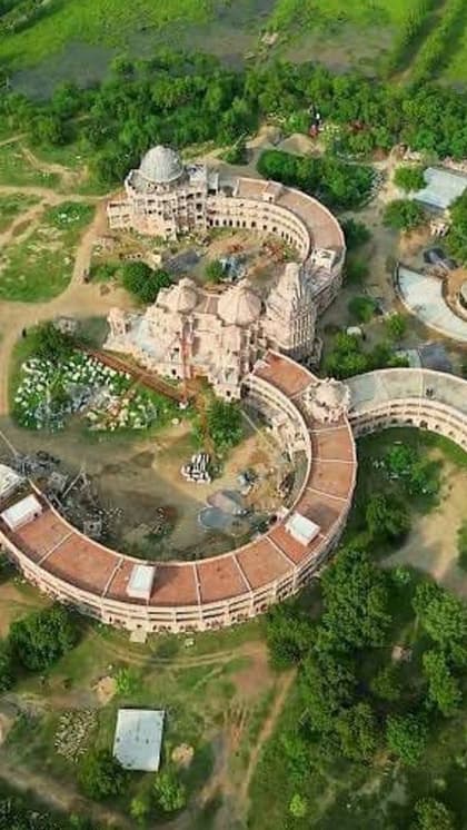 ये है दुनिया की सबसे बड़ी OM आकृति की इमारत, राम मंदिर के बाद...