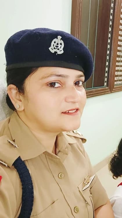 DSP श्रेष्ठा ठाकुर की फर्जी IRS अफसर से शादी,फिर तलाक और अब FIR