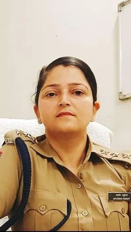 धोखाधड़ी का शिकार हुईं DSP श्रेष्ठा ठाकुर