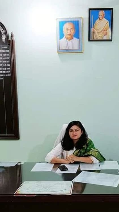 श्रेष्ठा ठाकुर के नाम पर ठगी