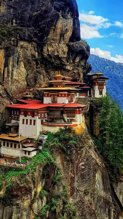 इस देश में जमीन से लेकर बिजली-पानी तक फ्री, पर नहीं कर सकते ये काम