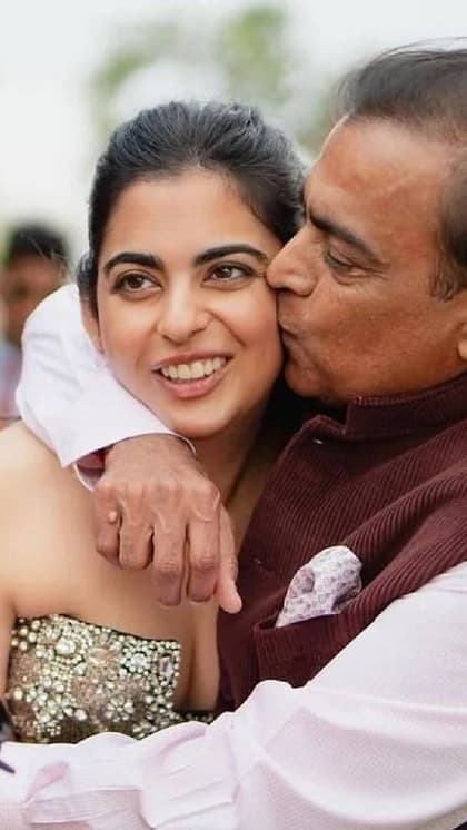 तो इतना कमा लेती हैं दुनिया के अमीर बिजनेसमैन मुकेश अंबानी की बेटी ईशा