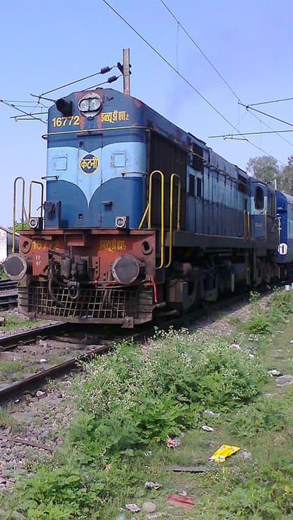 1855 में कोयला से चलने वाला पहला इंजन