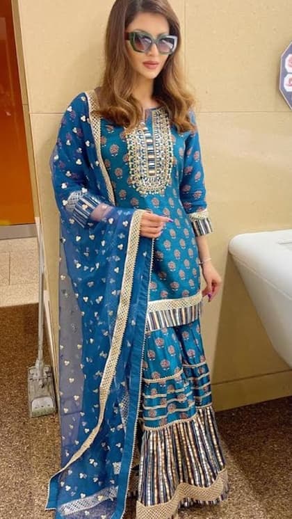 उर्वशी रौतेला के 8 सूट, बेस्ट हैं गर्मियों के लिए