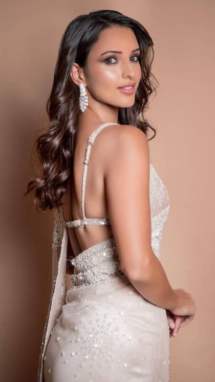 Sequin embellished bralette style ब्लाउस