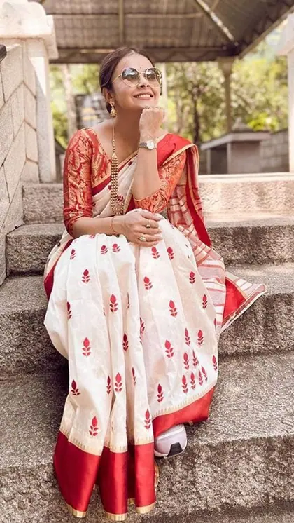 रेड एंड व्हाइट कॉटन साड़ी